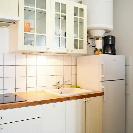 Appartement Climat. 4 Pers. Avec Parking Privatif Au Lavandou, Proche Centre Et - Fr-1-251-390 *