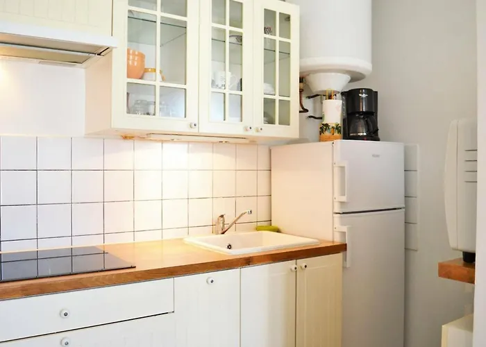 Appartamento Climat. 4 Pers. Avec Parking Privatif Au Lavandou, Proche Centre Et - Fr-1-251-390 *